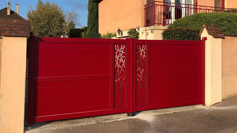 portail battant en aluminium rouge thermolaquage