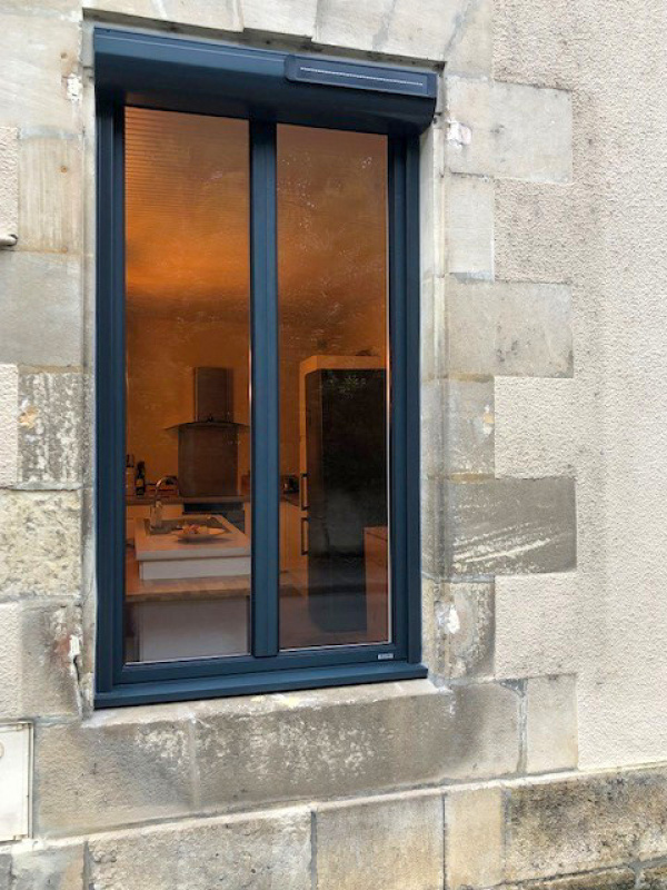 Fenêtre aluminium avec volet à Poitiers - Komilfo Huguet Thibault