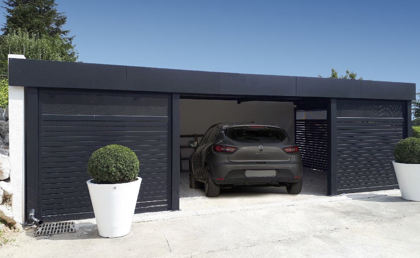 Le carport aluminium, solution idéale et sur-mesure pour abriter votre voiture - Komilfo