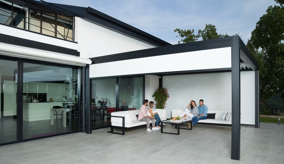 Pergola bioclimatique sur-mesure Komilfo