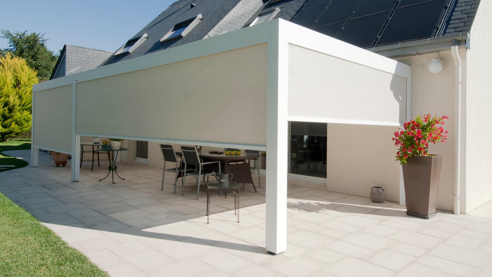 choisir entre une pergola en alu adossée ou autoportée