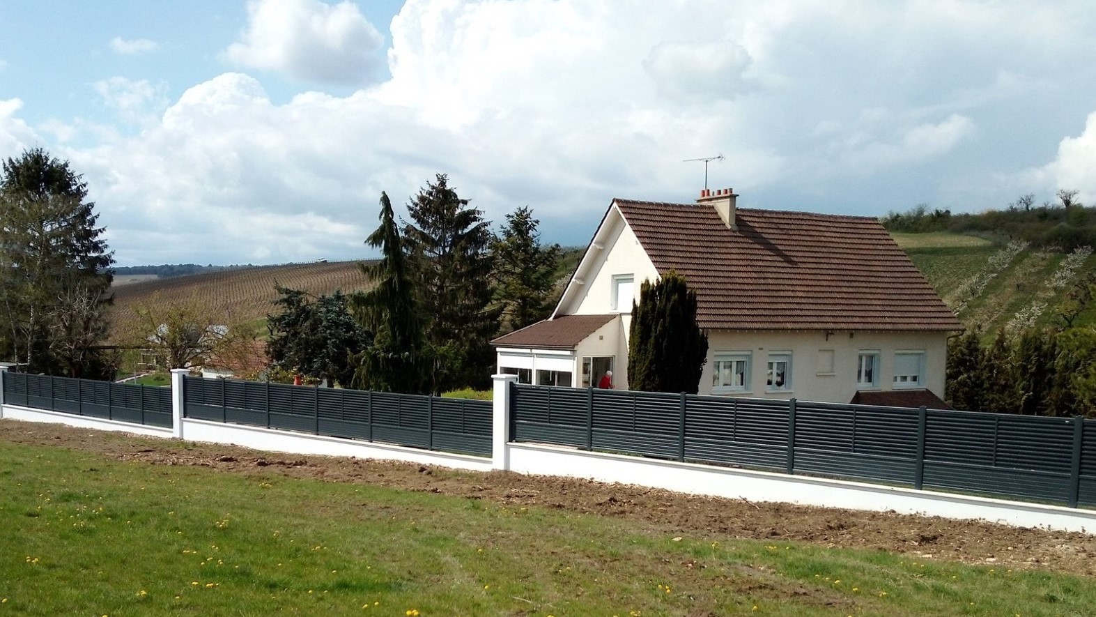 Clôture de jardin aluminium avec des lames horizontales - Komilfo