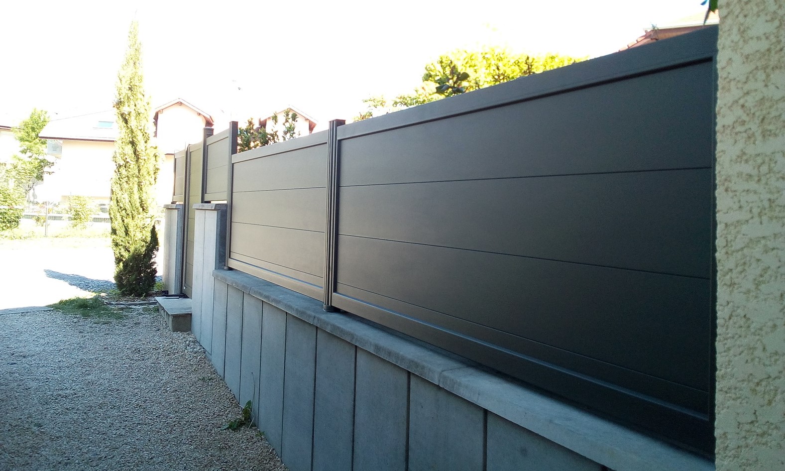 L'aluminium pour votre portail et clôture de jardin - Komilfo