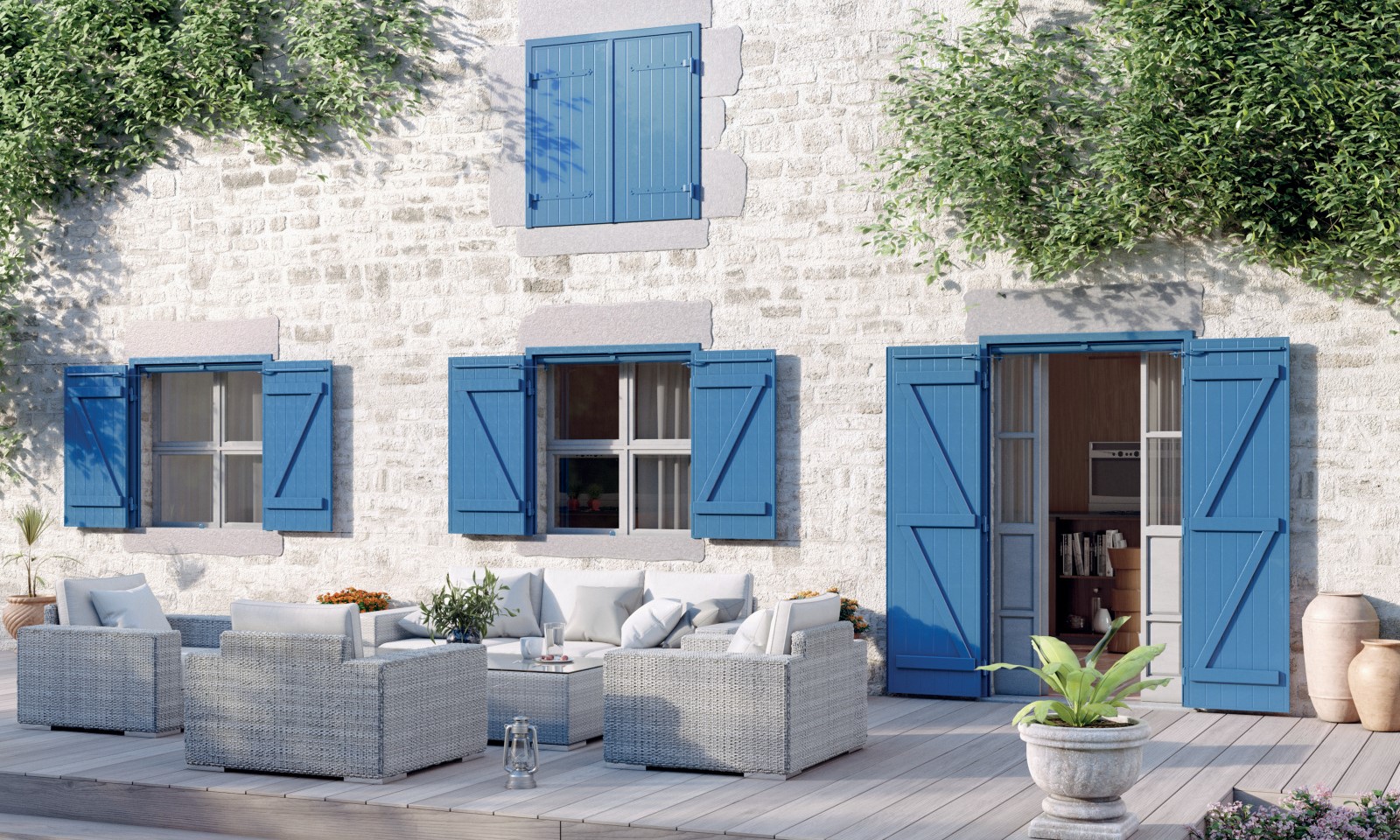 Aménagement de terrasse avec volets battants bleus pour votre maison de campagne - Komilfo