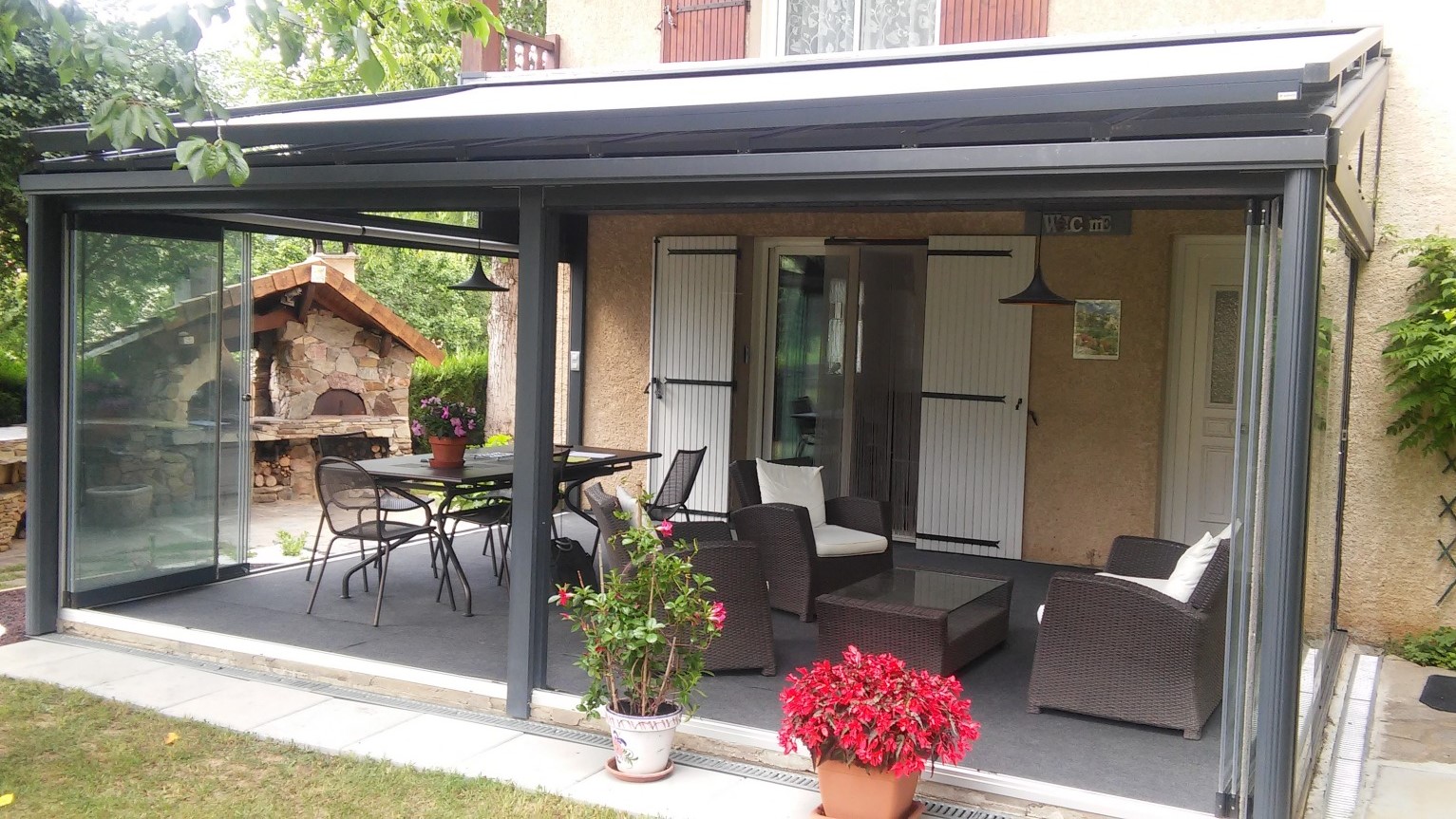 Pergola Aluminium A Toit Vitre Toit De Terrasse Sur Mesure Komilfo