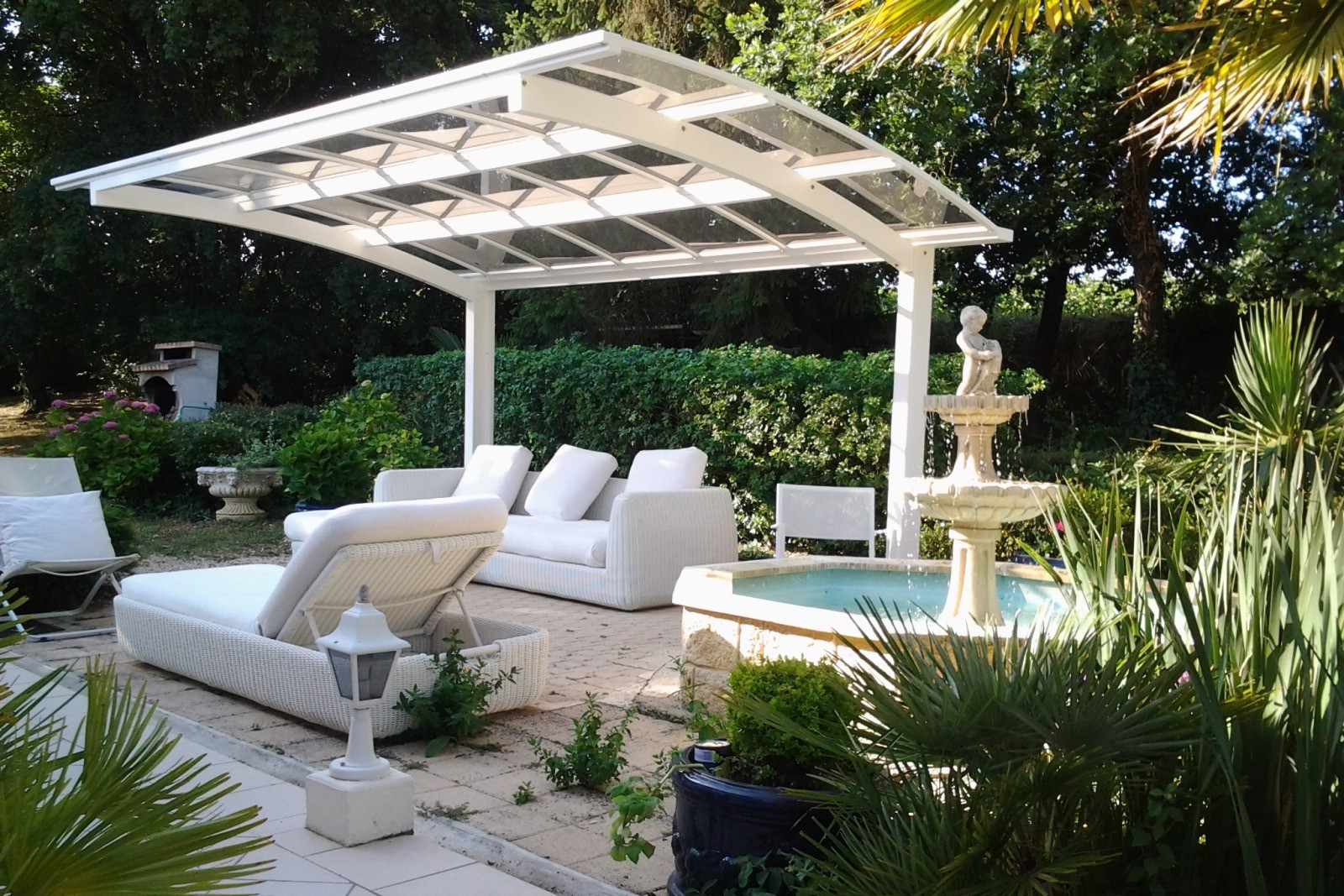 Le carport abri de jardin pour aménager l'extérieur de votre maison provençale - Komilfo
