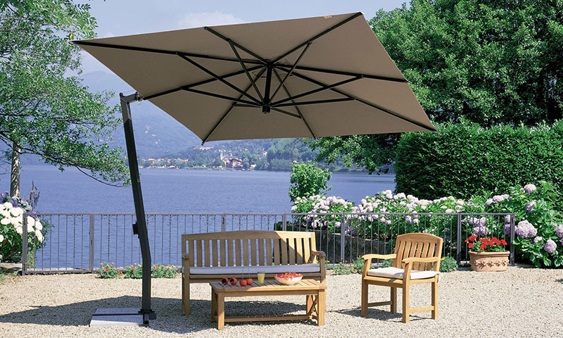 Parasol store de jardin sur-mesure avec Komilfo