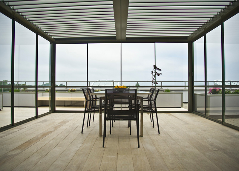 Pergola avec lames parallèles