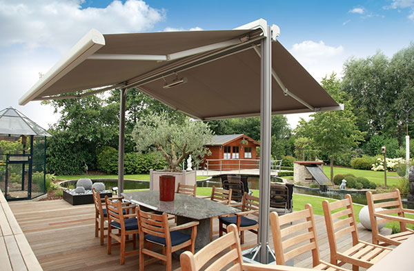 Aménagement de terrasse d'un restaurant - Le store parasol double Komilfo
