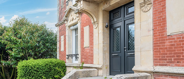 porte d'entrée traditionnelle pour maison de maître