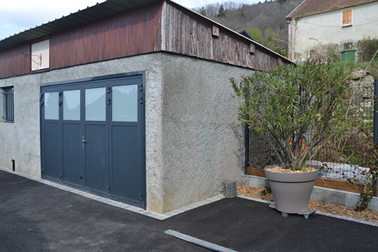 Porte de garage à vantaux