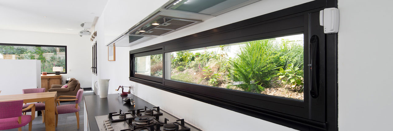 fenêtre coulissante aluminium Initial dans cuisine