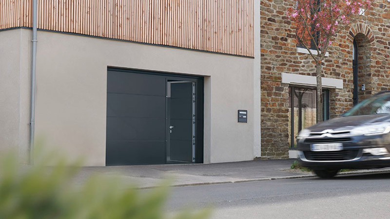 porte de garage sectionnelle avec portillon