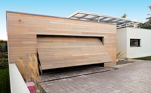 porte de garage basculante en bois