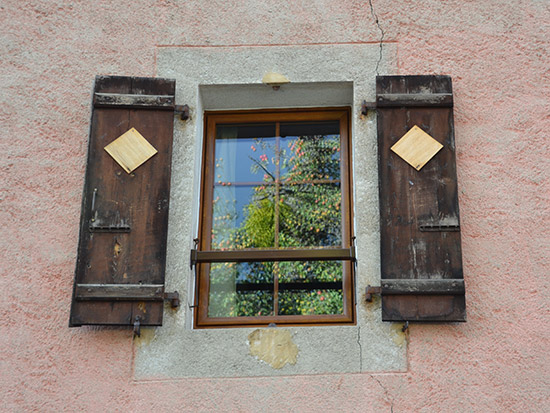 fenêtre et barre d'appui