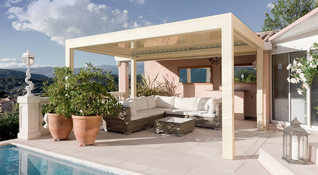 pergola bioclimatique blanche