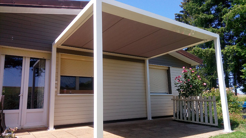 pergola à toile et structure en aluminium blanc