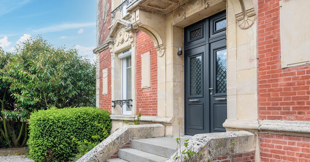 Porte d'entrée en aluminium