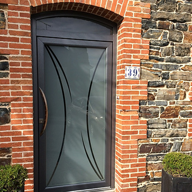 porte d'entrée vitrée en PVC FFPO