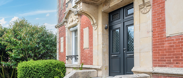 porte d'entrée en aluminium maison de maître