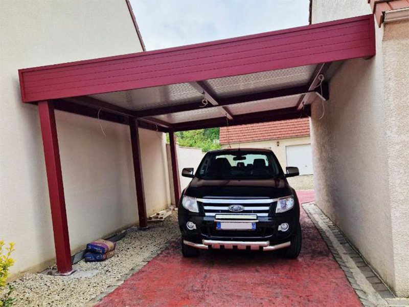 carport rouge adossé maison