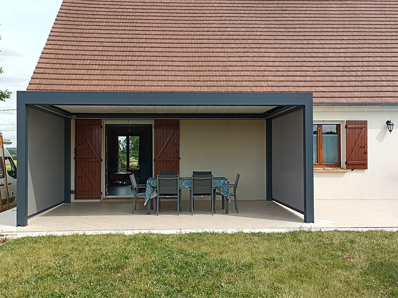 PERGOLA bioclimatique gris anthracite avec screens