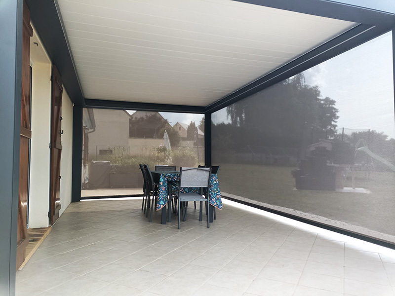 PERGOLA bioclimatique gris anthracite avec screens