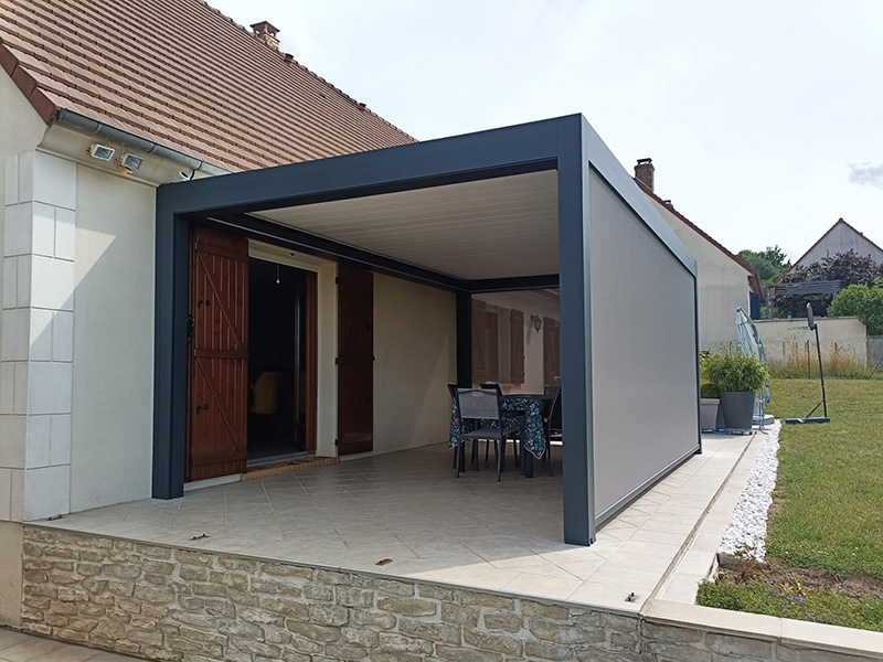 PERGOLA bioclimatique gris anthracite avec screens