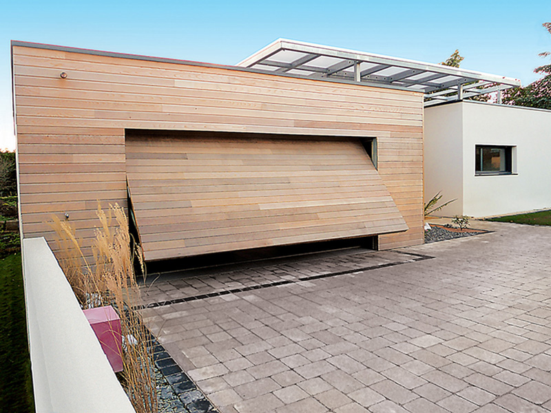 porte de garage basculante en bois