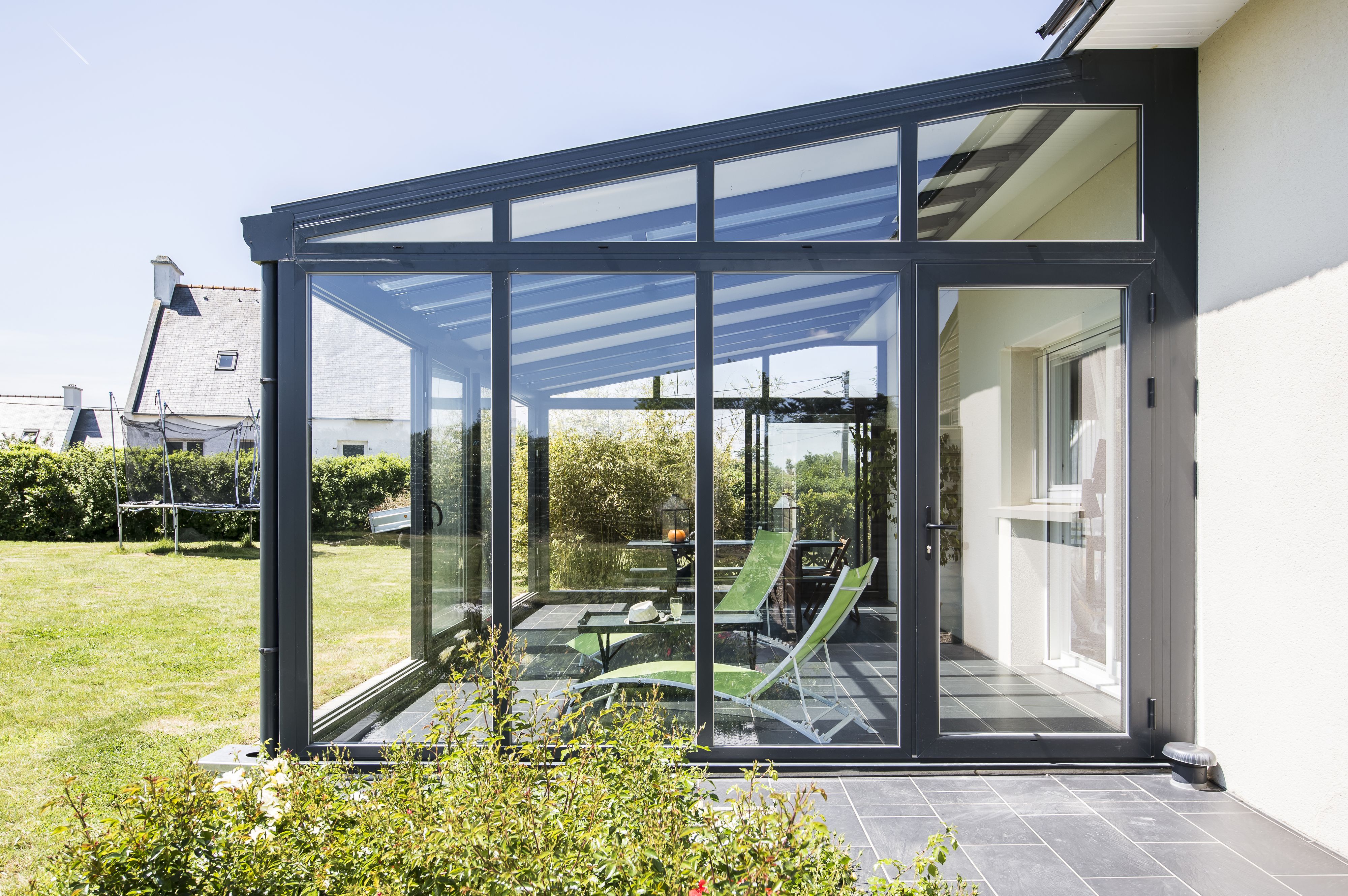 Véranda classique aluminium à installer par Komilfo