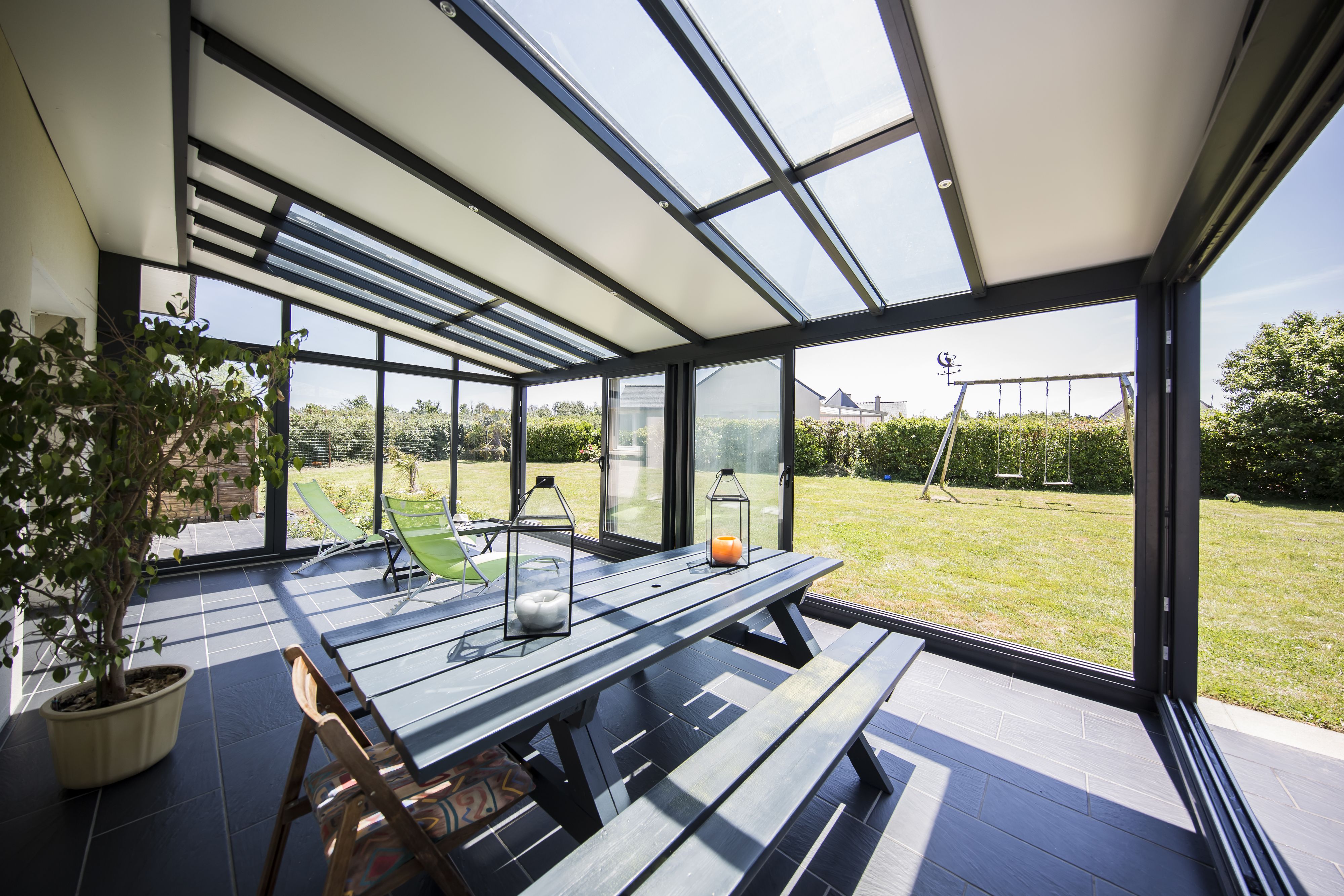 Véranda contemporaine architecturale sur-mesure installée par Komilfo