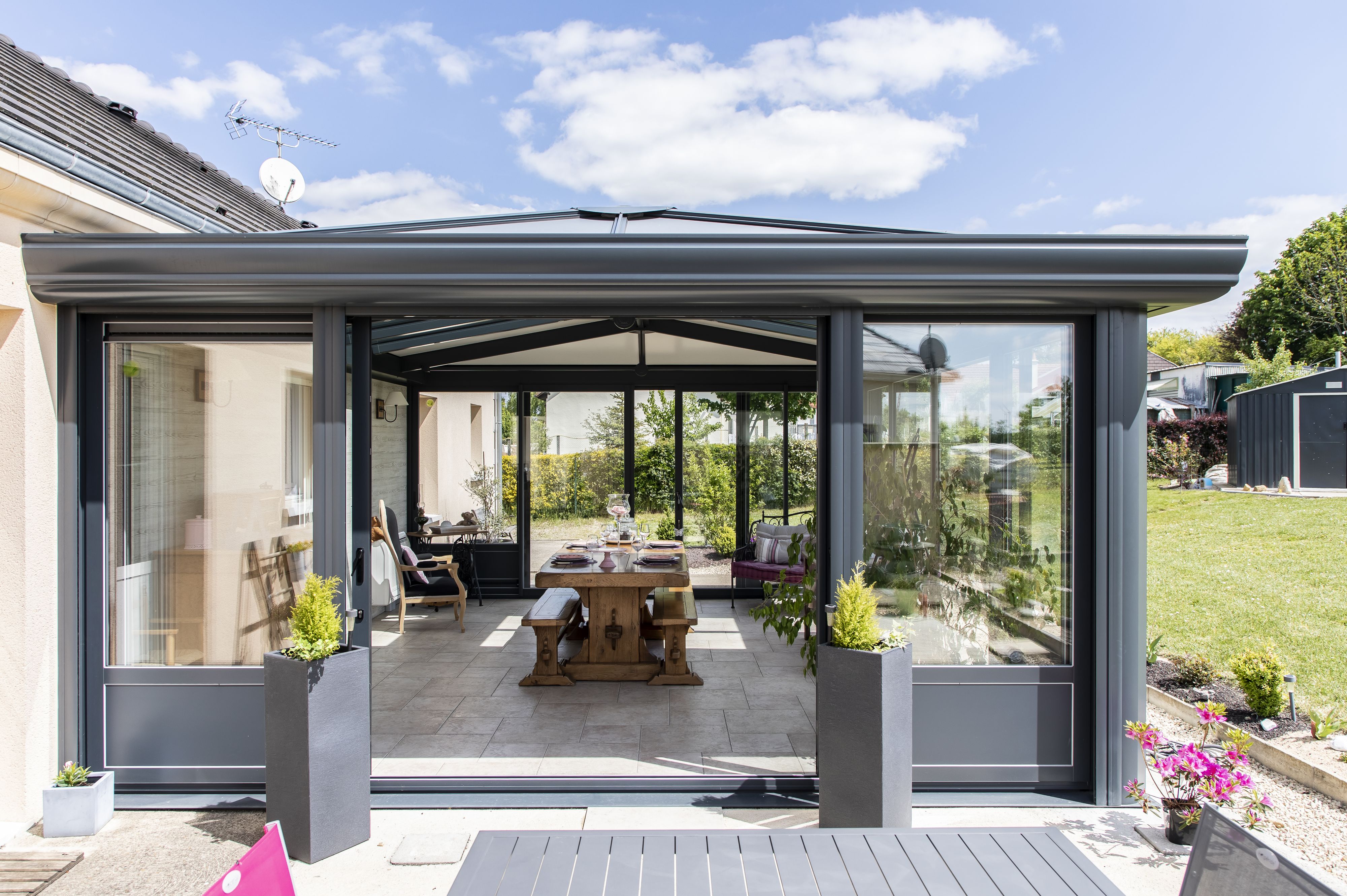 Véranda classique aluminium à installer par un poseur Komilfo