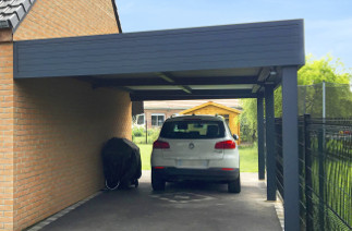 Optimisez votre extérieur et préservez votre tranquillité avec un carport Komilfo