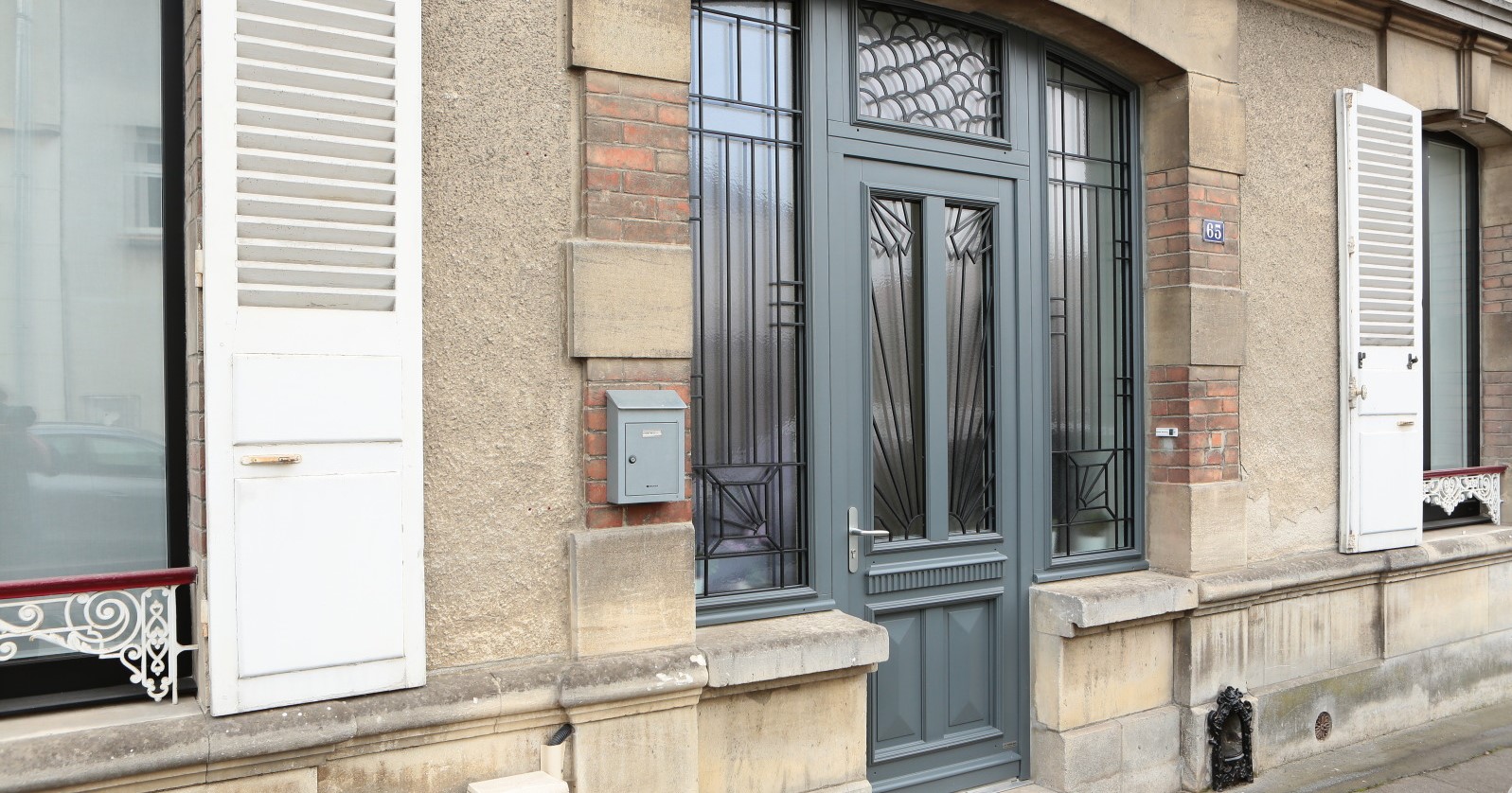 Porte d'entrée traditionnelle en bois - Komilfo