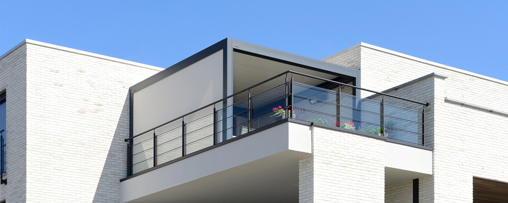 Pergola bioclimatique sur terrasse appartement Brustor