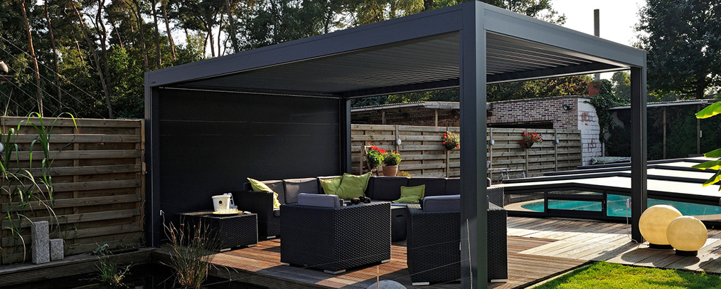 Pergola bioclimatique autoportée grise Brustor B200