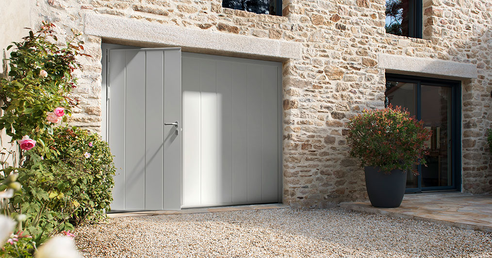 Porte de garage basculante avec portillon