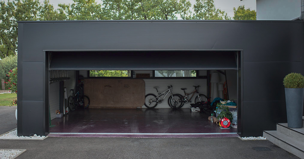 Porte de garage sectionnelle ouverte