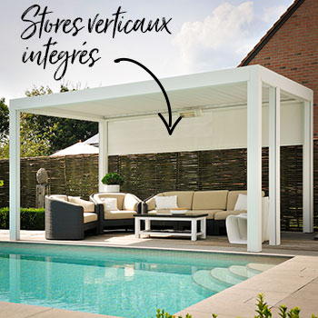 Pergola devant piscine avec stores vertiaux