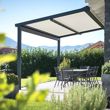 Pergola à toile enroulable blanche avec éclairage LED