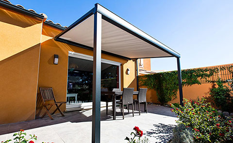 Pergola à toile enroulable sur mesure