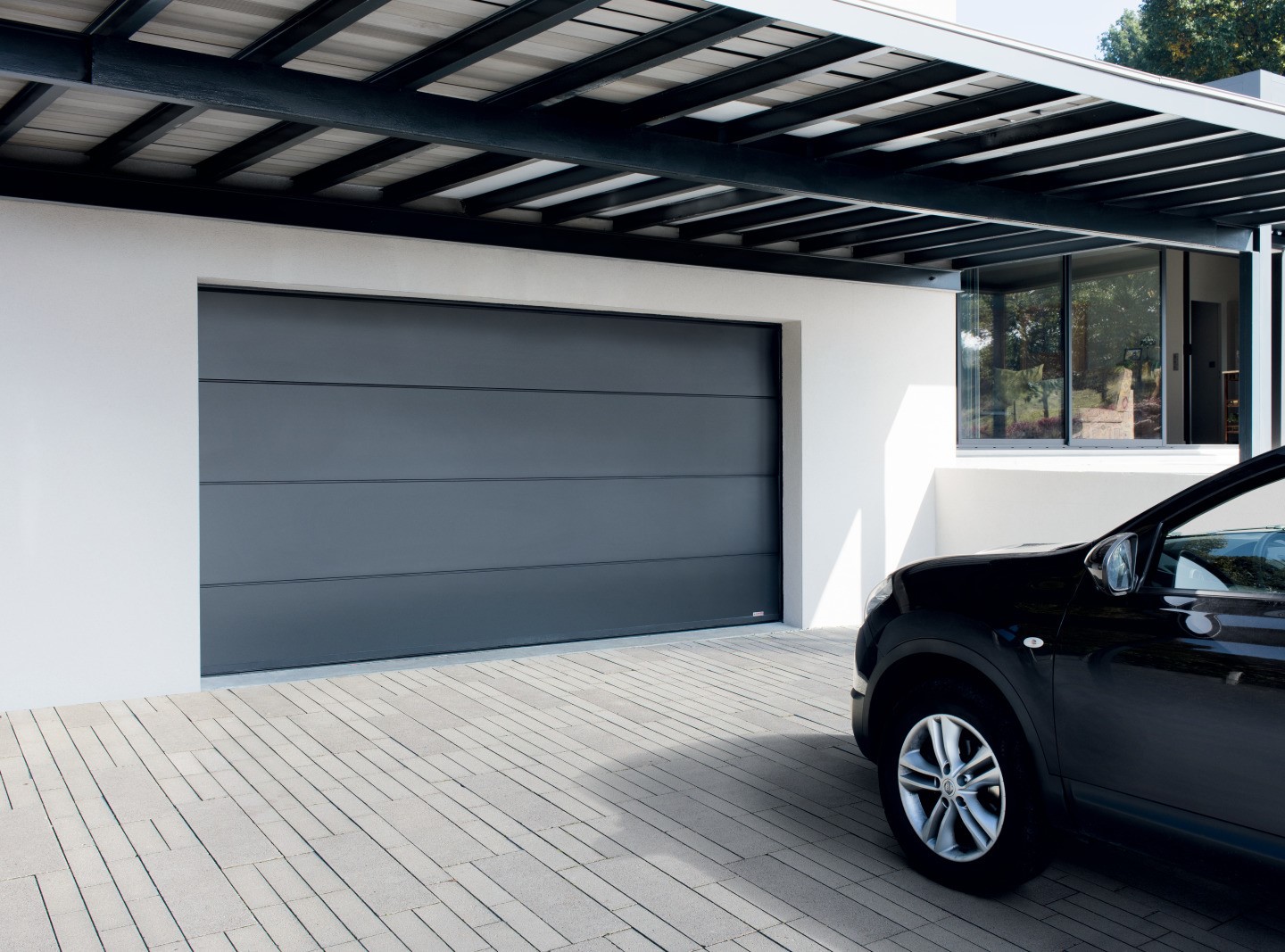 Porte de garage sectionnelle sur-mesure Komilfo