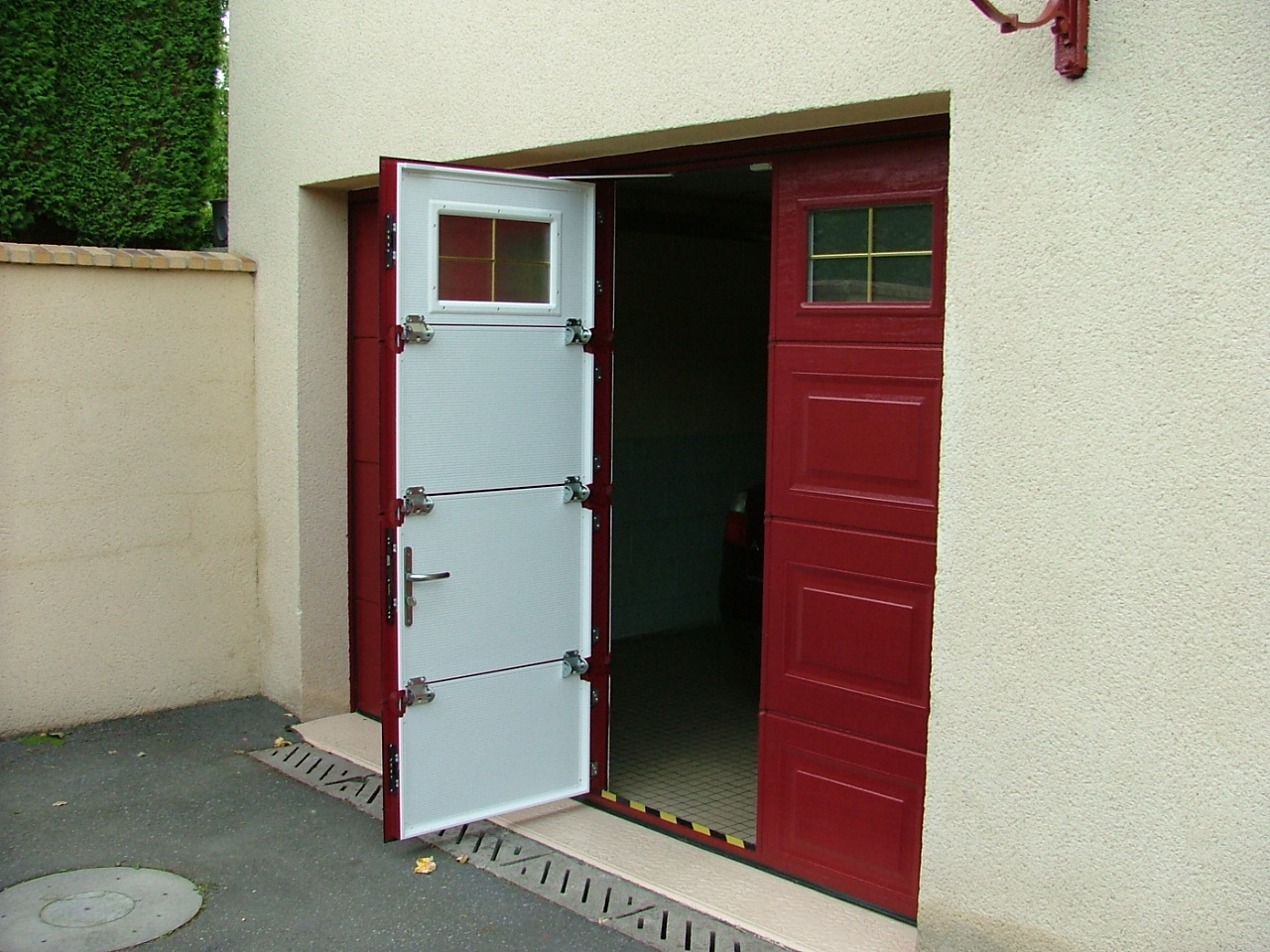 Porte de garage portillon - Komilfo Calvados Société Quenechdu