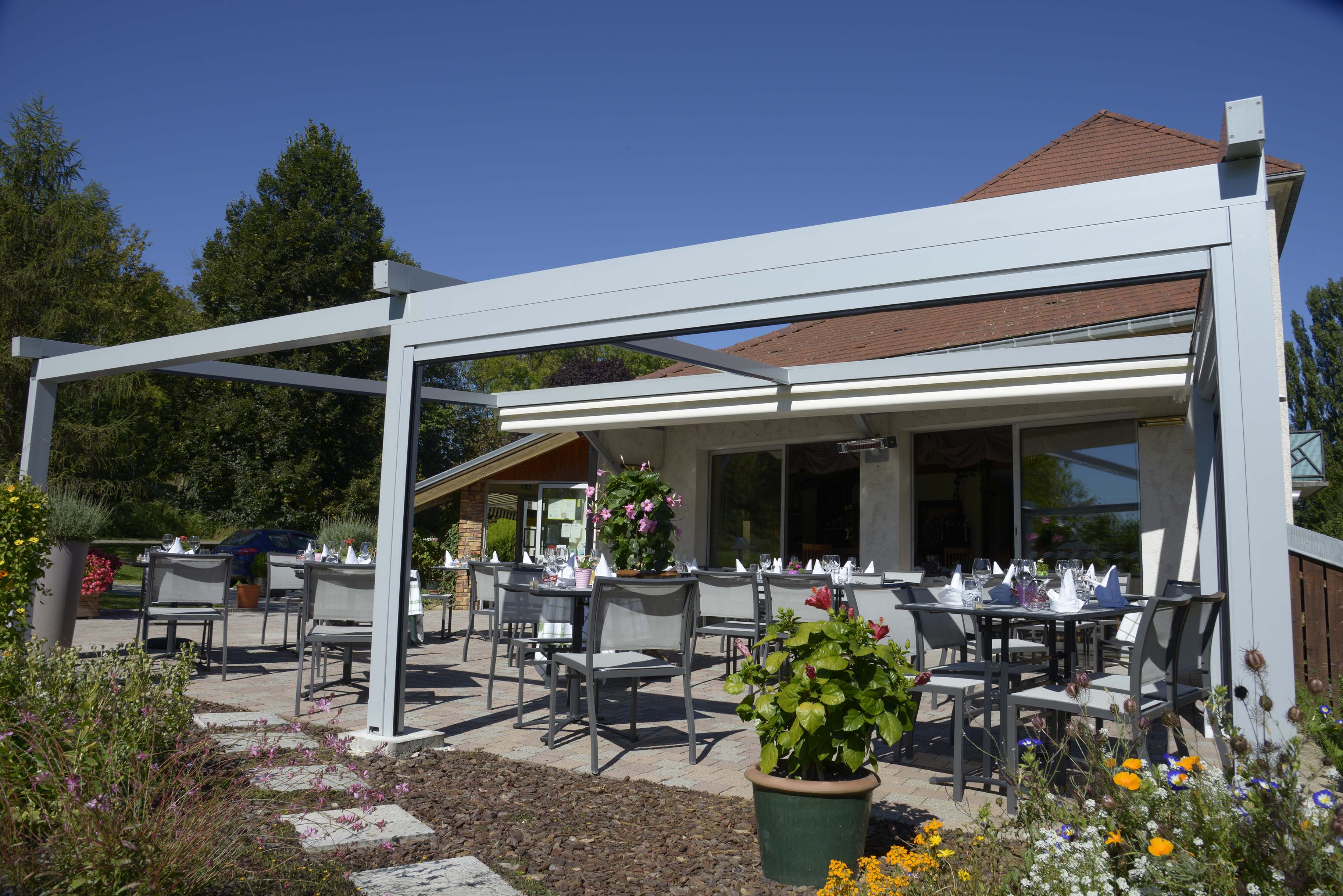 Pergola alu toile repliable Vesoul (Haute-Saône) - Komilfo Courvoisier Stores et Fermetures