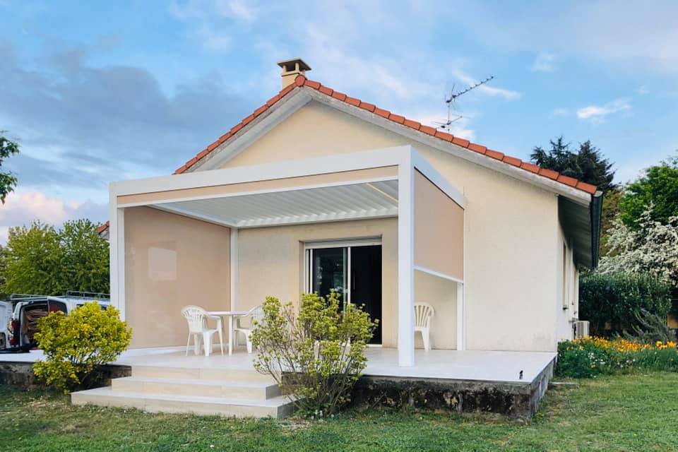 Installation d'une pergola sur mesure à lames orientable sur Saint Bonnet de Mure