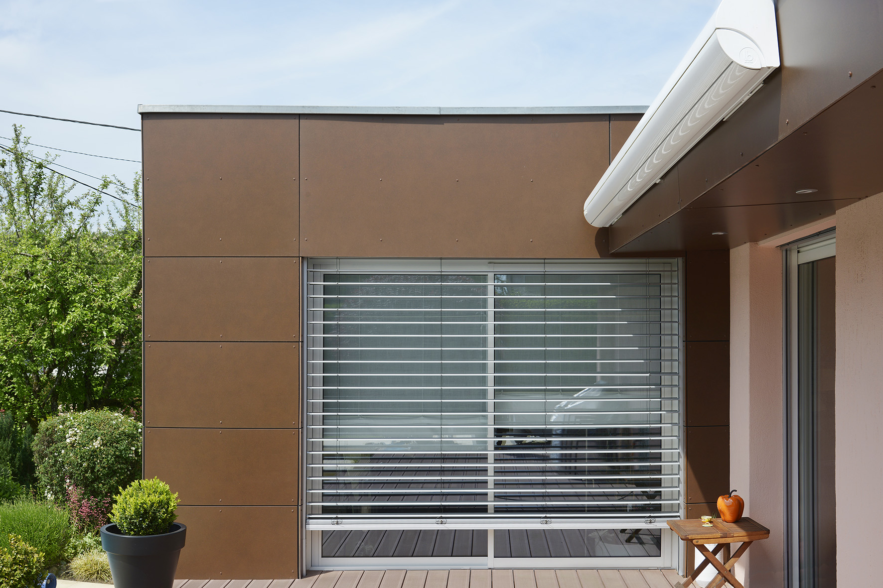 Brise-soleil orientables à Colmar - Komilfo Isoger