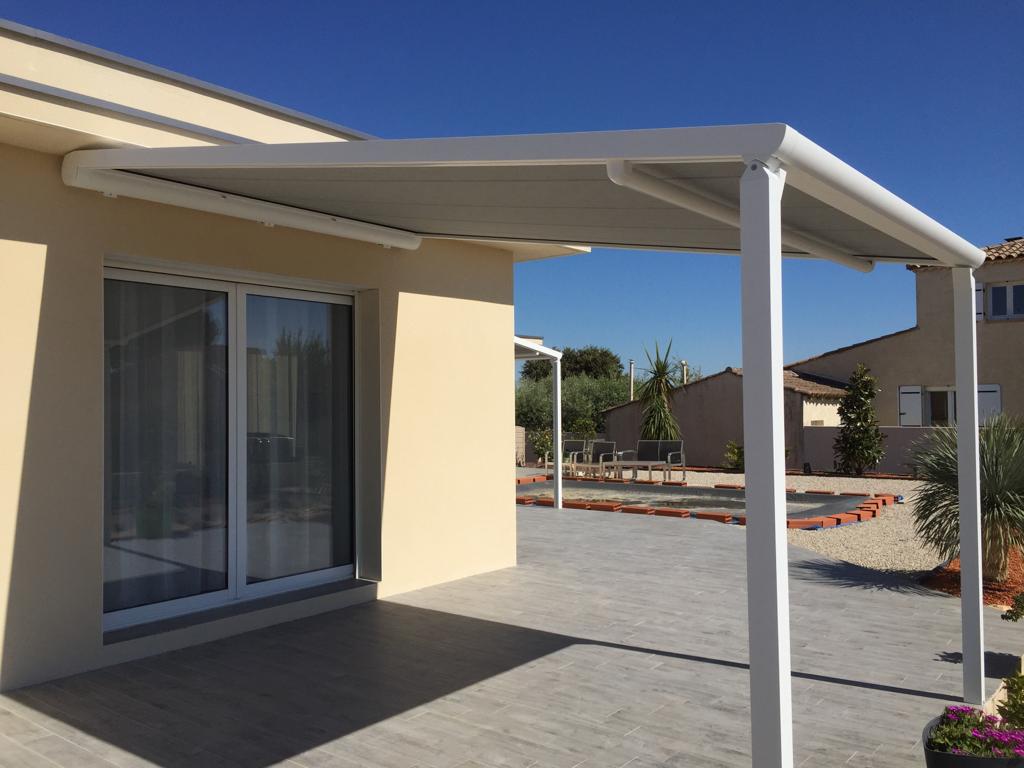 Pergola en aluminium avec toiles enroulables - Komilfo Alu MD à Montpellier