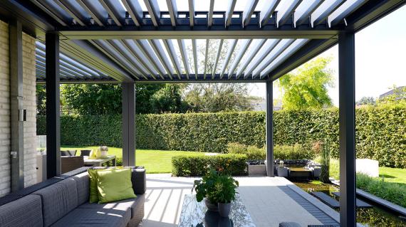 Pergola bioclimatique à lames orientables