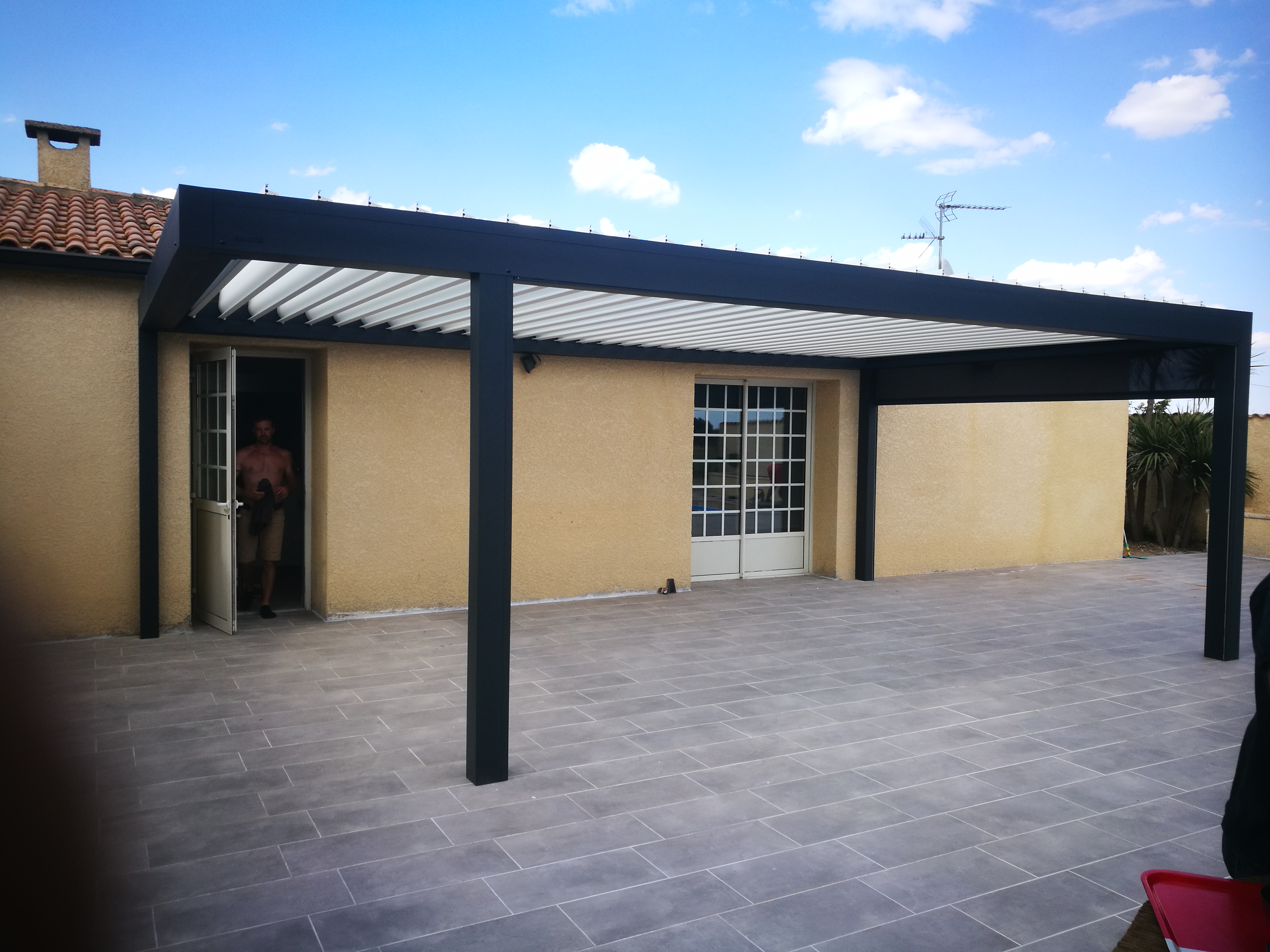 Pergola bioclimatique aluminium lames orientables moteur somfy montpellier alu md komilfo