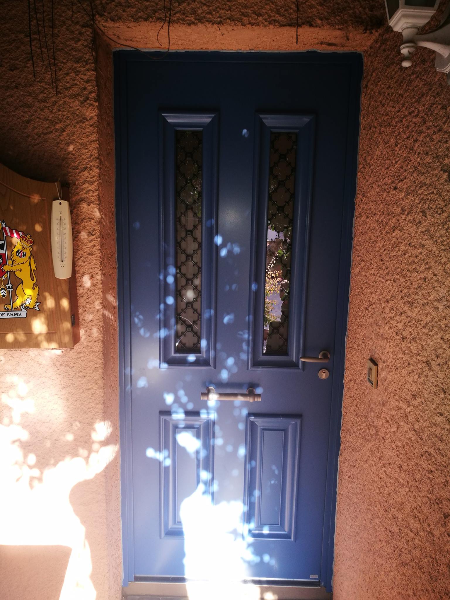 porte d'entrée traditionnnelle bleue